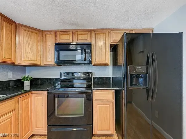 $1,495 | 3930 South University Center Drive, Unit 806, Las Vegas, NV 89119