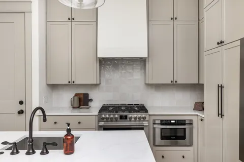 $899,950 | 2503 East 18th Street, Austin, TX 78702