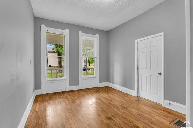 $185,000 | 731 Southwest Lincoln Street, Topeka, KS 66606