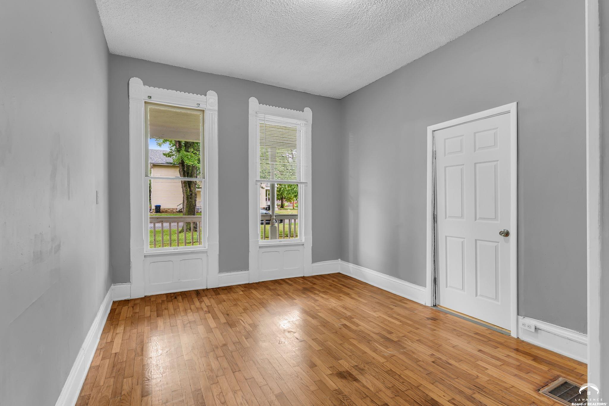 731 Southwest Lincoln Street Topeka, KS 66606 - Photo 14 of 32