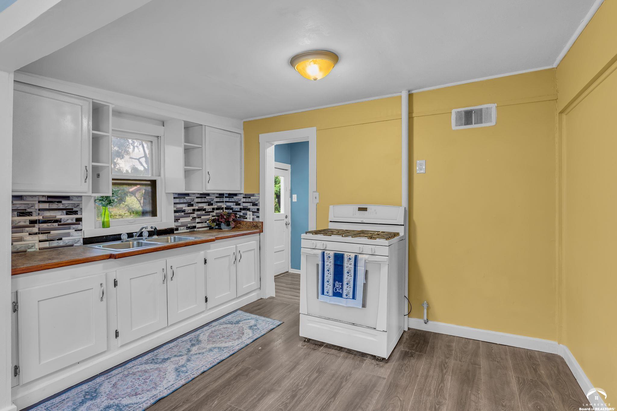 731 Southwest Lincoln Street Topeka, KS 66606 - Photo 21 of 32