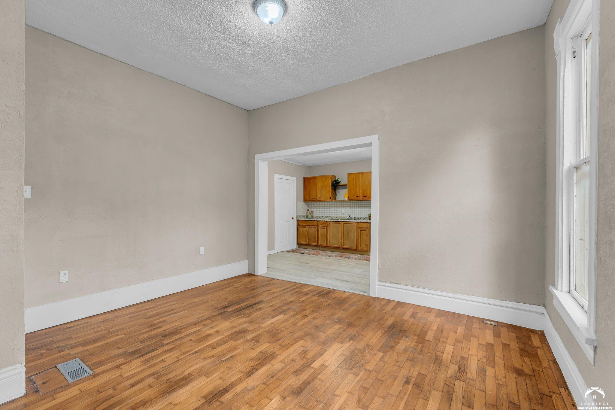 731 Southwest Lincoln Street Topeka, KS 66606 - Photo 6 of 32