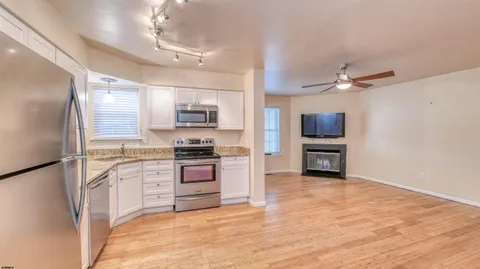 $245,000 | 233 London Court, Unit 233, Egg Harbor Township, NJ 08234