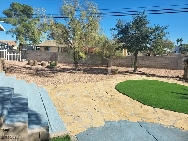 $2,775 | 7180 Polaris Avenue, Las Vegas, NV 89118