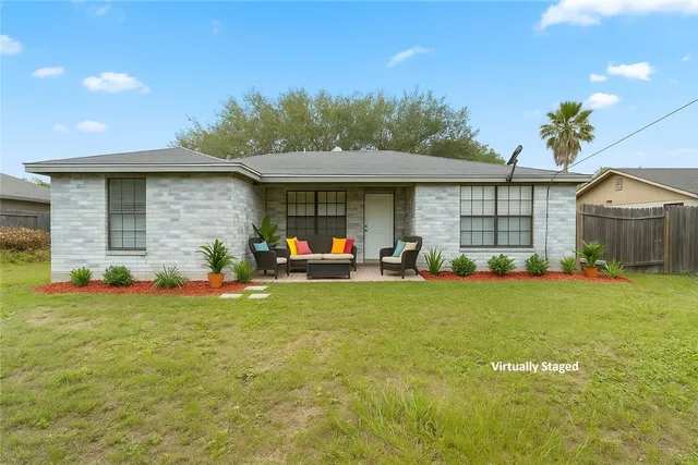 a view of a house with backyard and porch
