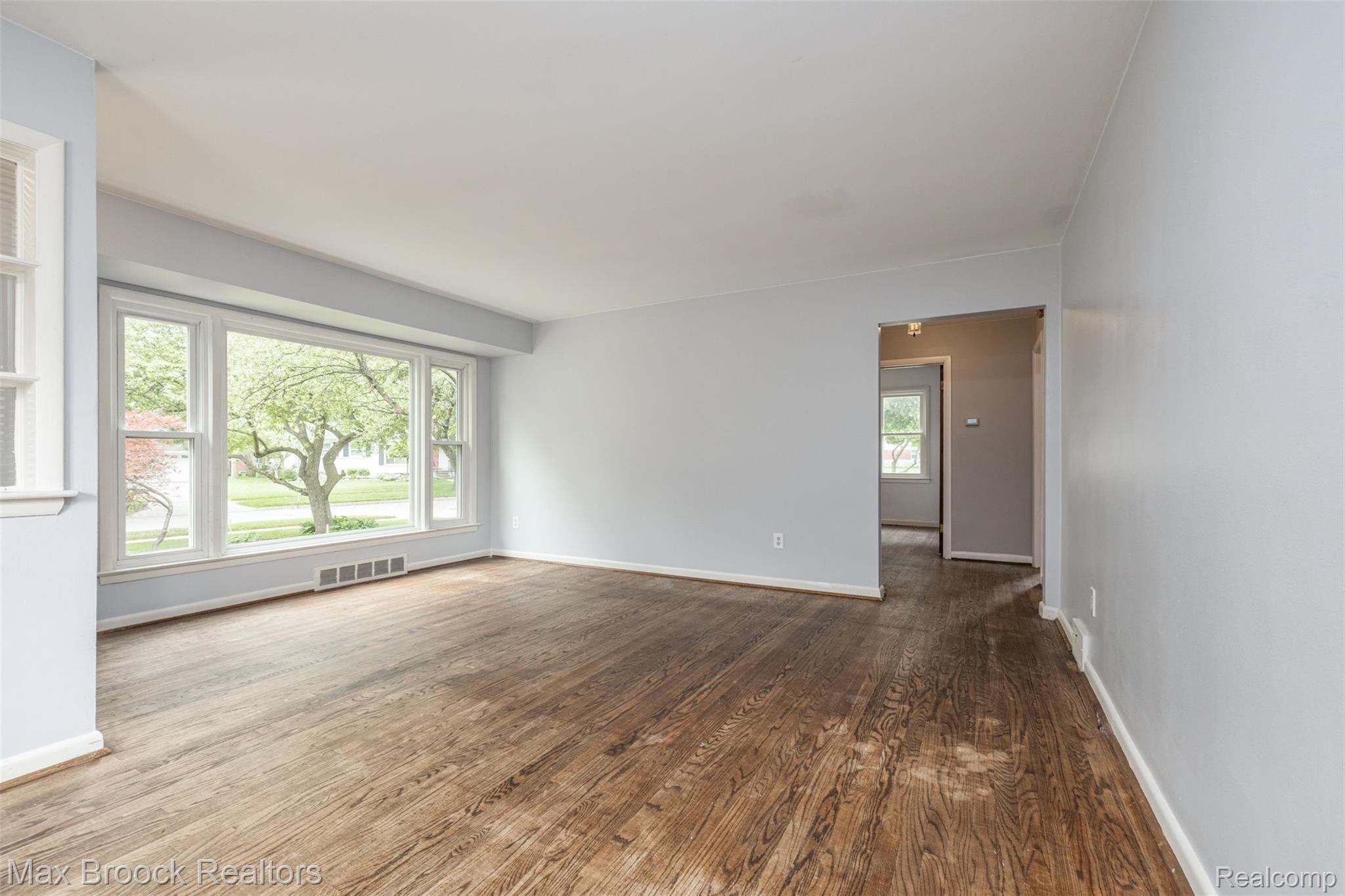 3648 Rockingham Road Royal Oak, MI 48073 - Photo 9 of 21 t_LkAn_g.jpg