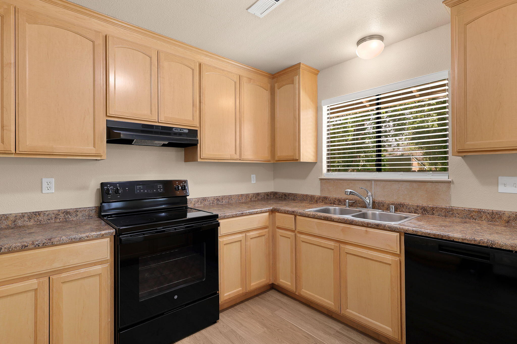 4551 East Bonnyview Road Redding, CA 96001 - Photo 2 of 33 16-web-or-mls-CAMA5297