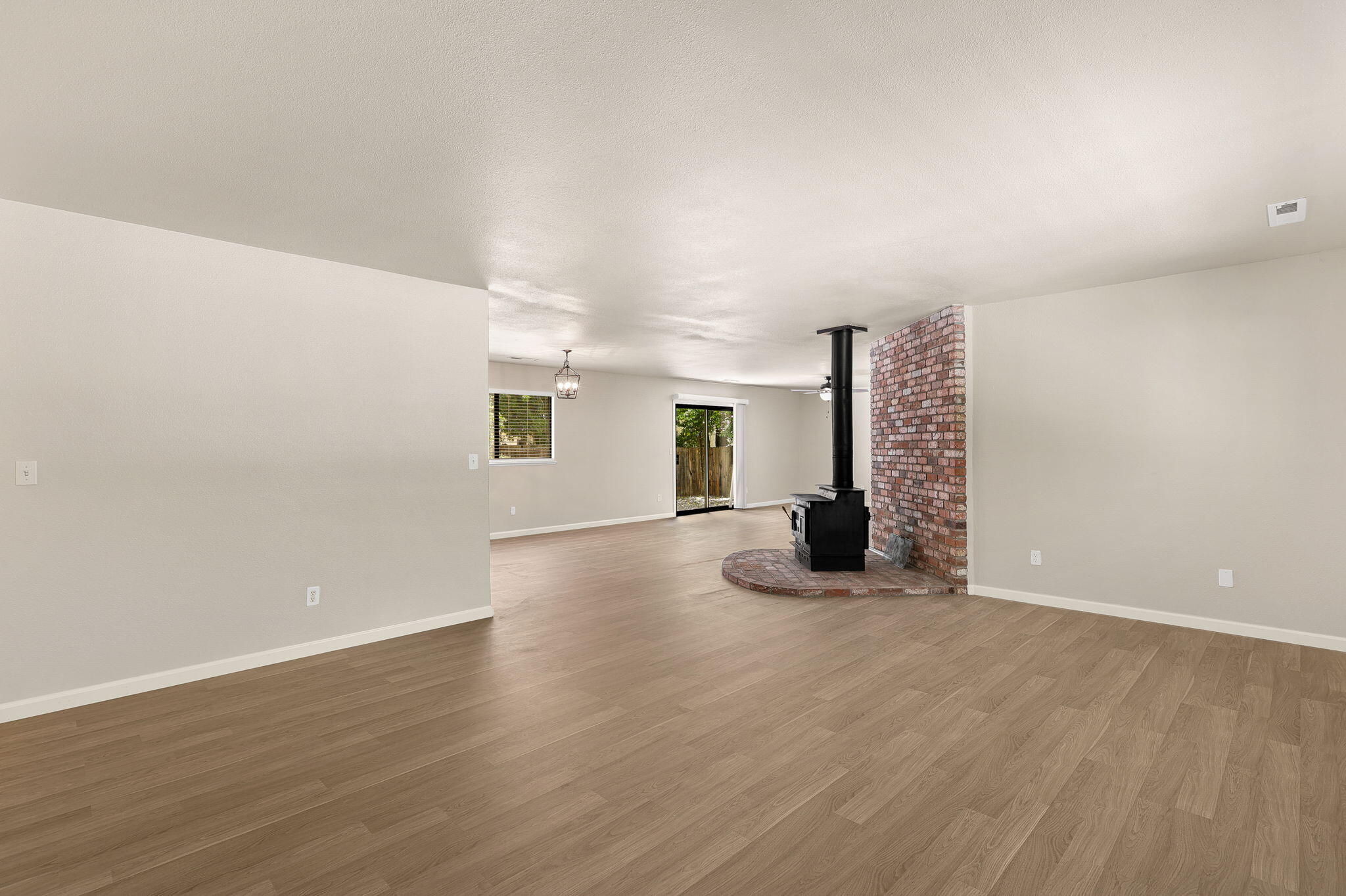 4551 East Bonnyview Road Redding, CA 96001 - Photo 7 of 33 7-web-or-mls-CAMA5212