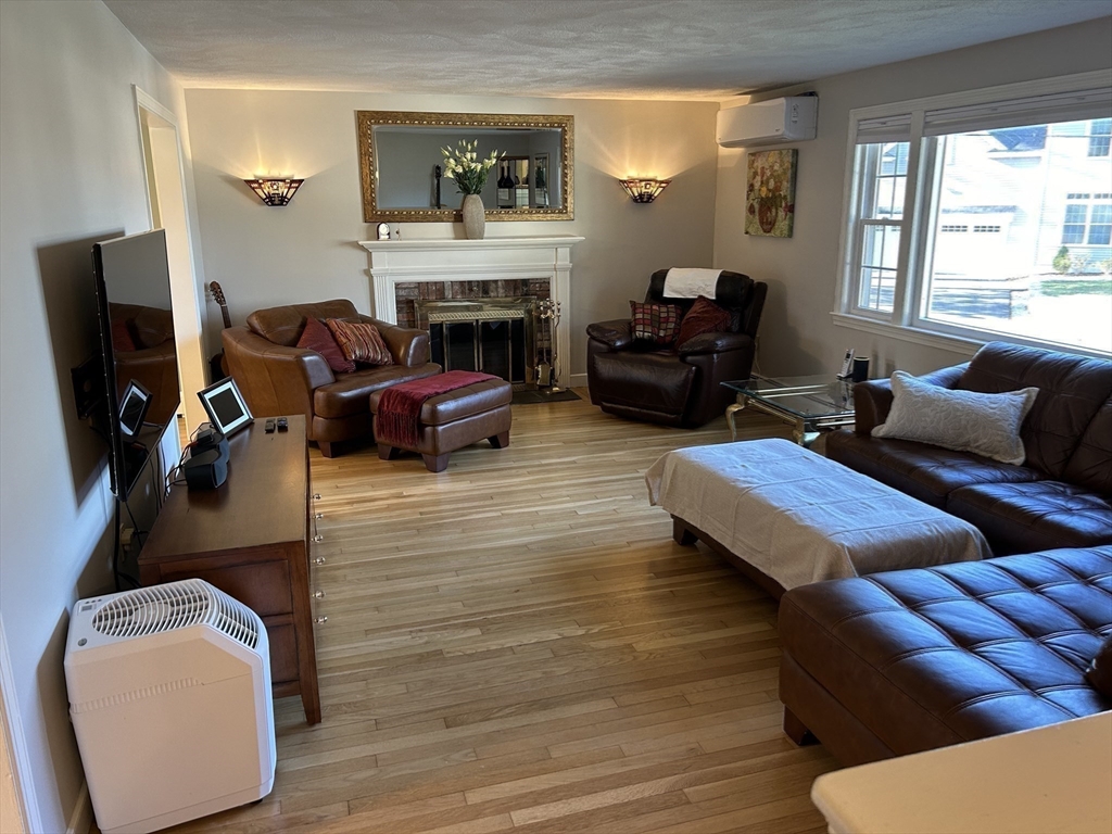 25 Emily Road Framingham, MA 01701 - Photo 10 of 28 Gallery Image 10