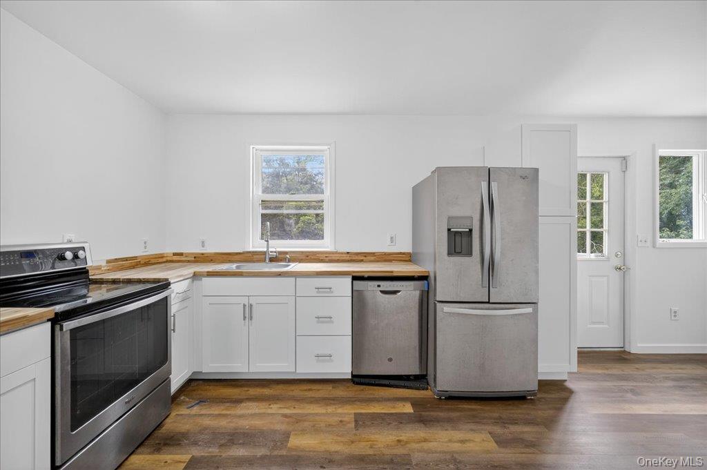 226 Knoth Road Wallkill, NY 12589 - Photo 9 of 34 a kitchen with granite countertop a refrigerator stove and sink