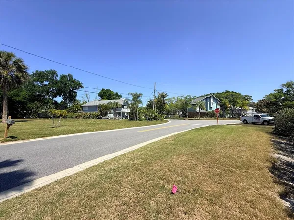 $600,000 | 231 Lagoon Drive, Palm Harbor, FL 34683
