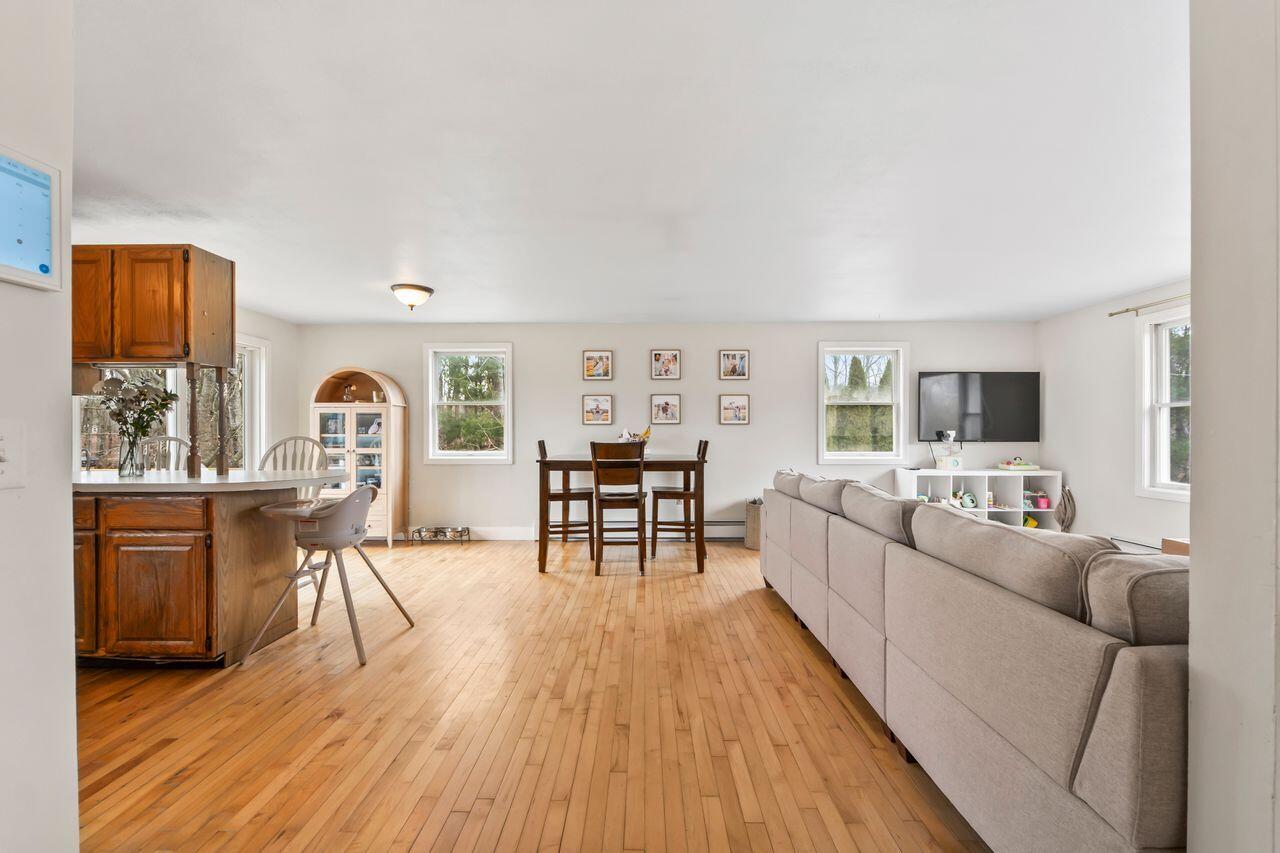 27 Oak Ridge Drive Standish, ME 04084 - Photo 12 of 44 X1Ms4Wqw