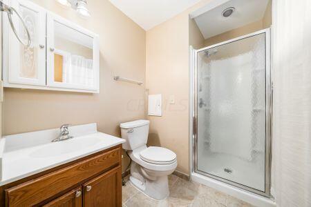 1518 Fishinger Road Columbus, OH 43221 - Photo 20 of 41 owner bath