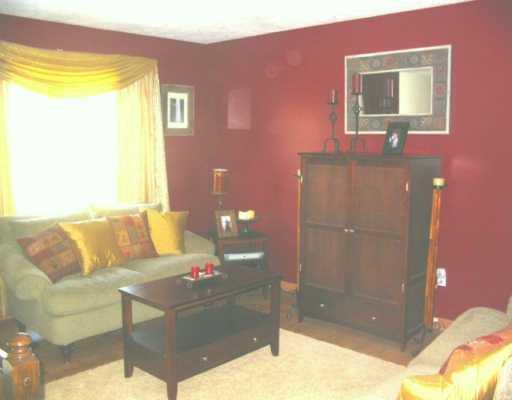 225 Old Scales Road Washington, PA 15301 - Photo 4 of 8 Living Room.
