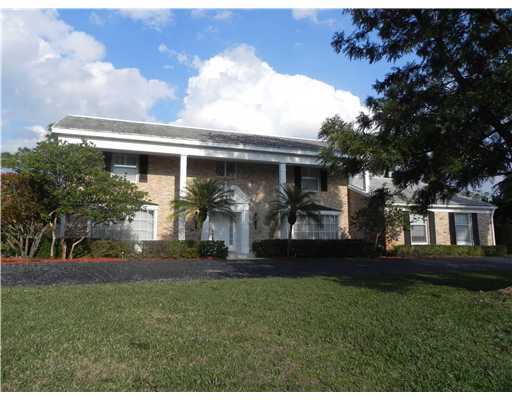 4 Bay Harbor Road Tequesta, FL 33469 - Photo 1 of 16 Primary Photo