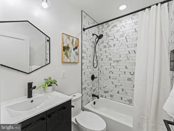 $4,700 | 4318 7th Street Northwest, Unit 2, Washington, DC 20011