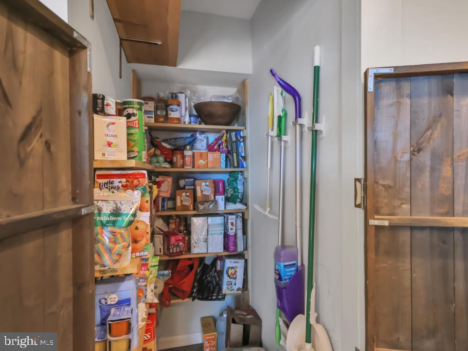 1755 Carry Place Crofton, MD 21114 - Photo 21 of 38 Kitchen pantry