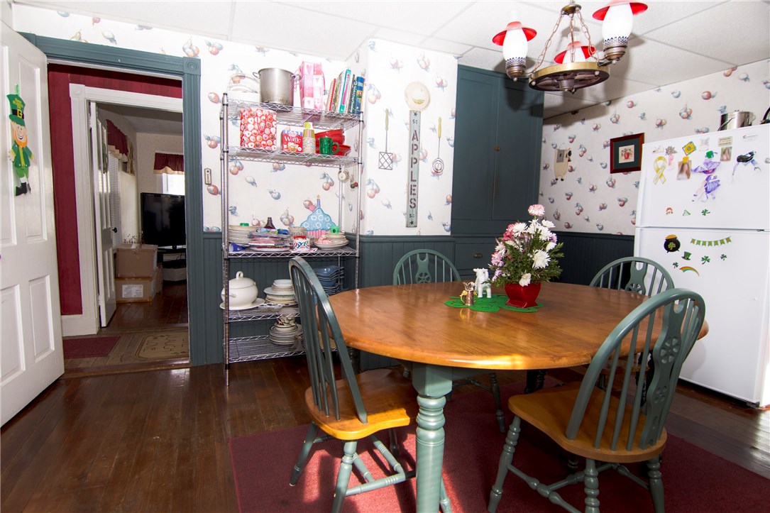 5 Beckside Road North Providence, RI 02911 - Photo 23 of 32 Dining room on tenants side.