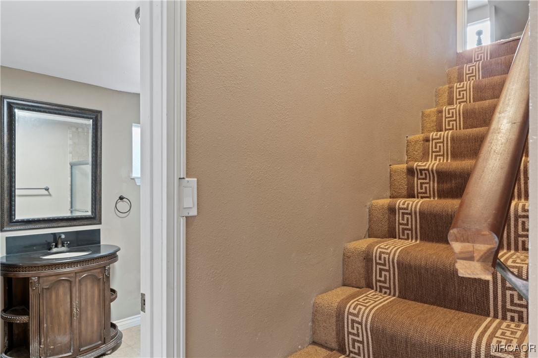 26791 Highway 189 Twin Peaks, CA 92391 - Photo 13 of 39 a living room with furniture and a window