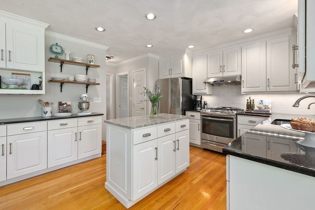 19 Candlestick Road North Andover, MA 01845 - Photo 9 of 42 Gallery Image 9