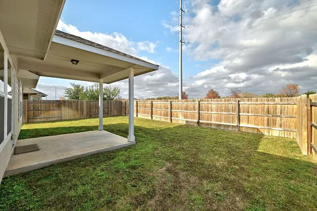 $1,900 | 104 Crooked Trail, Bastrop, TX 78602