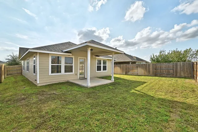 $1,900 | 104 Crooked Trail, Bastrop, TX 78602