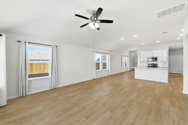 $1,900 | 104 Crooked Trail, Bastrop, TX 78602