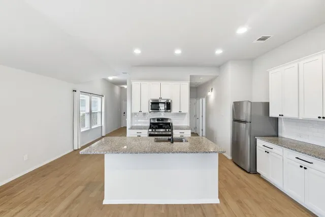 $1,900 | 104 Crooked Trail, Bastrop, TX 78602