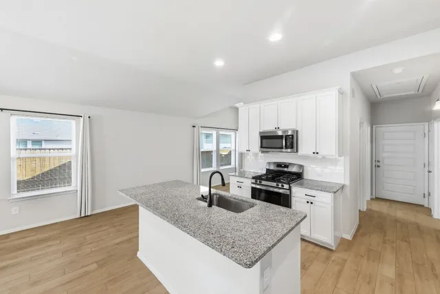 $1,900 | 104 Crooked Trail, Bastrop, TX 78602