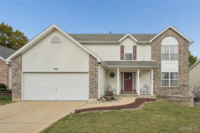 $385,000 | 956 Shadow Pine Drive, Fenton, MO 63026