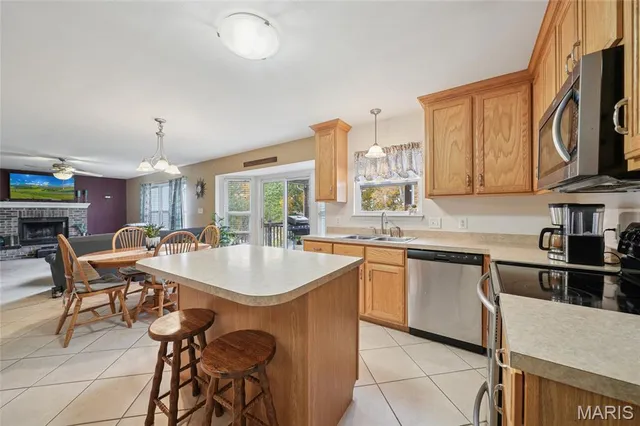 $385,000 | 956 Shadow Pine Drive, Fenton, MO 63026