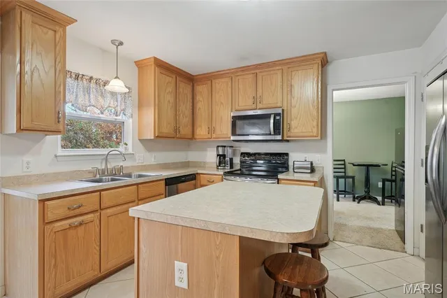 $385,000 | 956 Shadow Pine Drive, Fenton, MO 63026