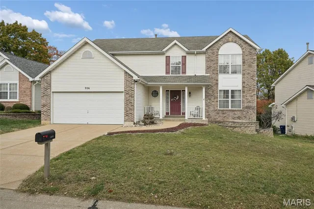 $385,000 | 956 Shadow Pine Drive, Fenton, MO 63026