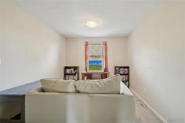 $385,000 | 956 Shadow Pine Drive, Fenton, MO 63026