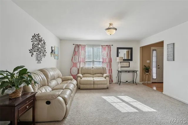 $385,000 | 956 Shadow Pine Drive, Fenton, MO 63026