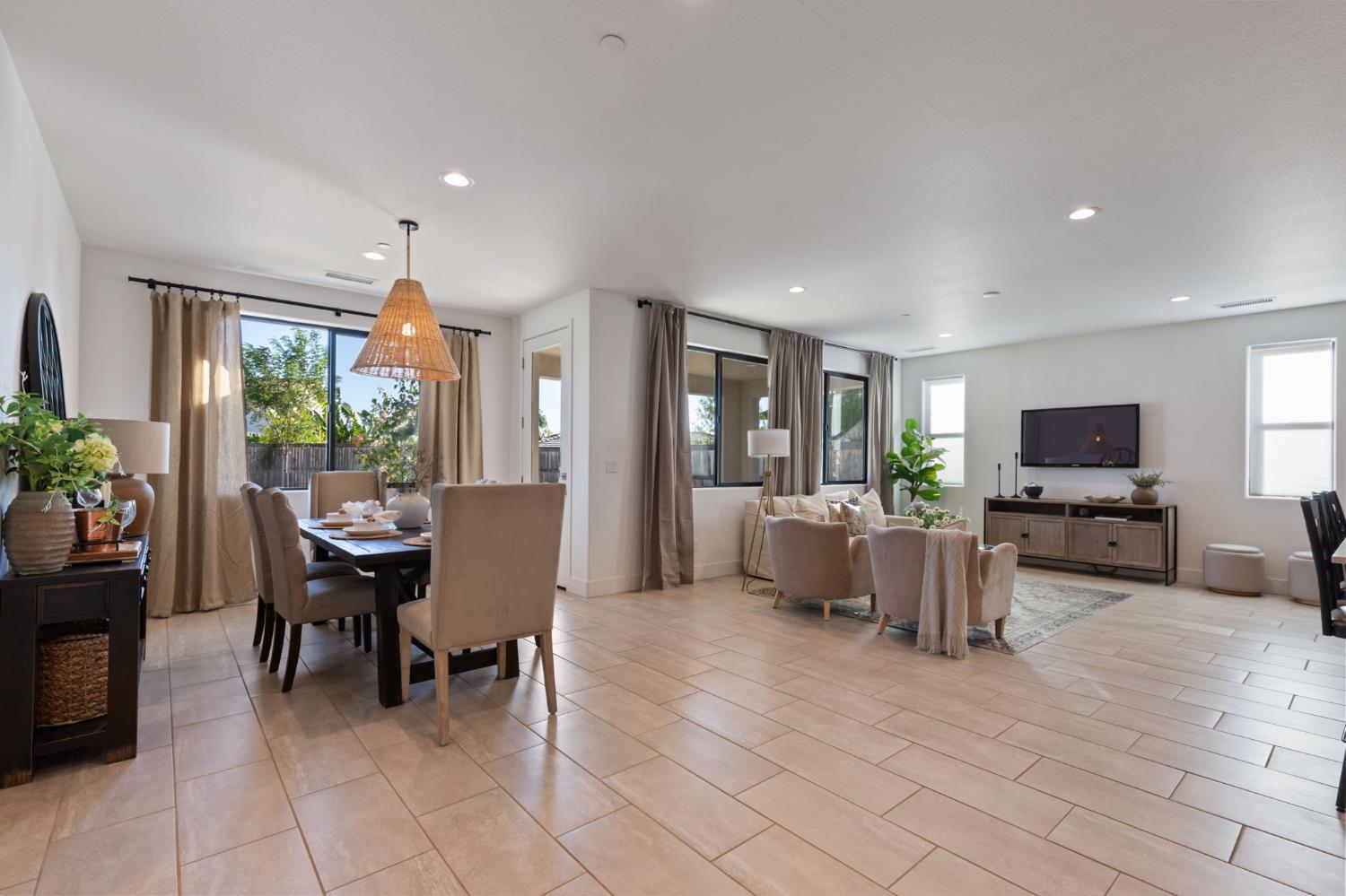 1022 Moonrise Way Madera, CA 93636 - Photo 12 of 57