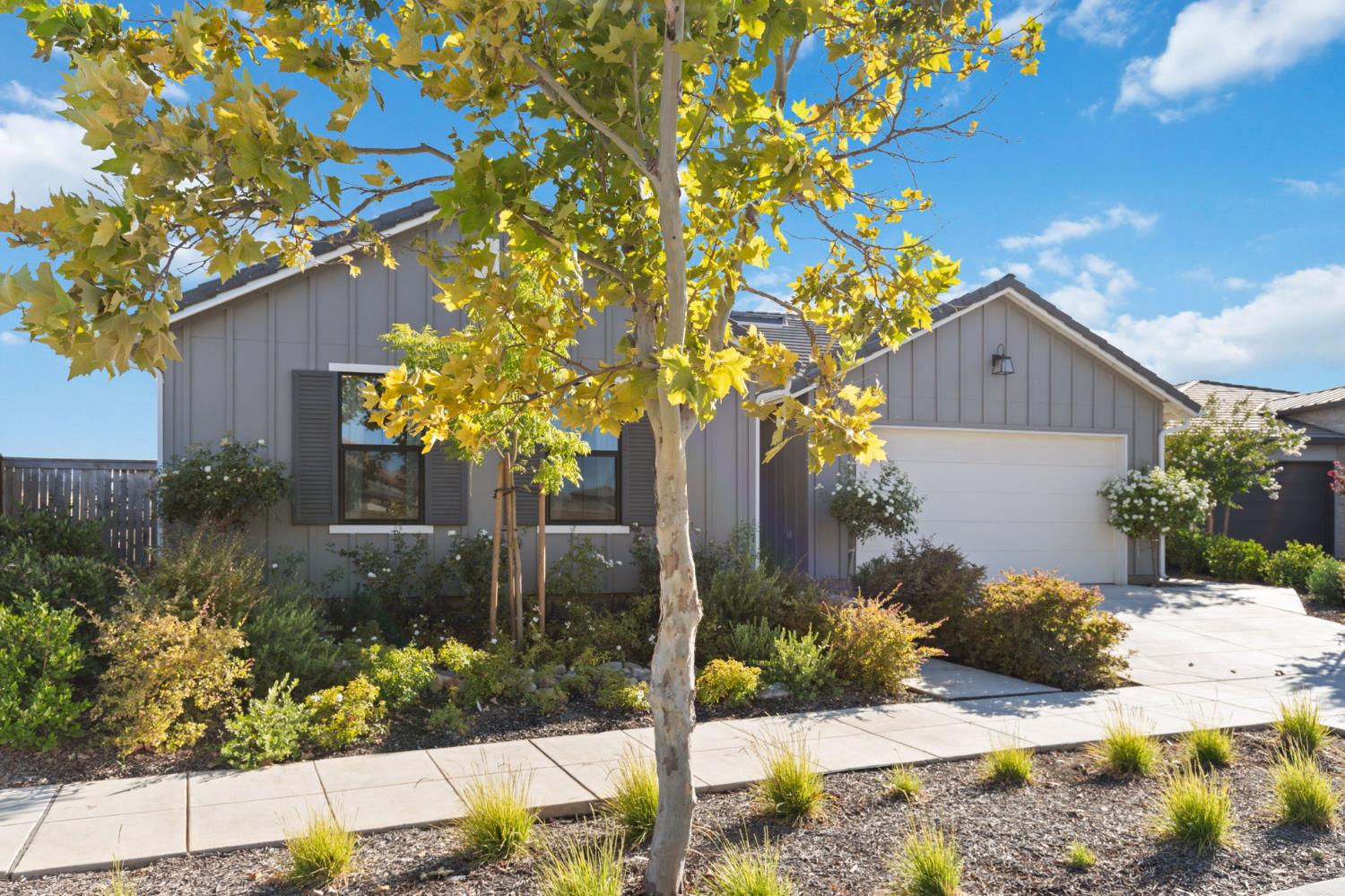 1022 Moonrise Way Madera, CA 93636 - Photo 3 of 57