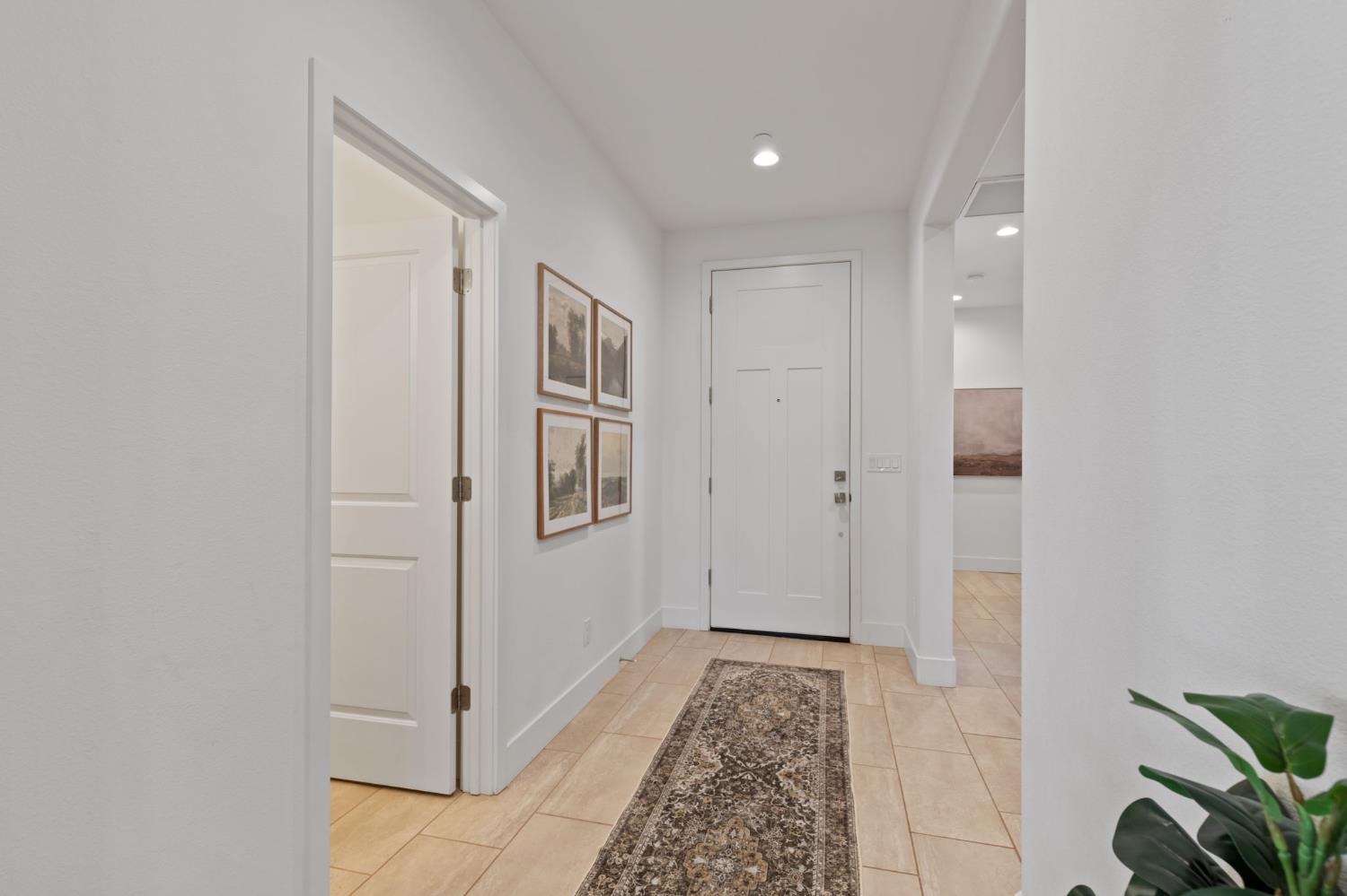 1022 Moonrise Way Madera, CA 93636 - Photo 5 of 57