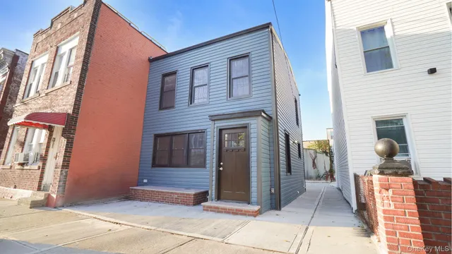 a view of a entryway of the house