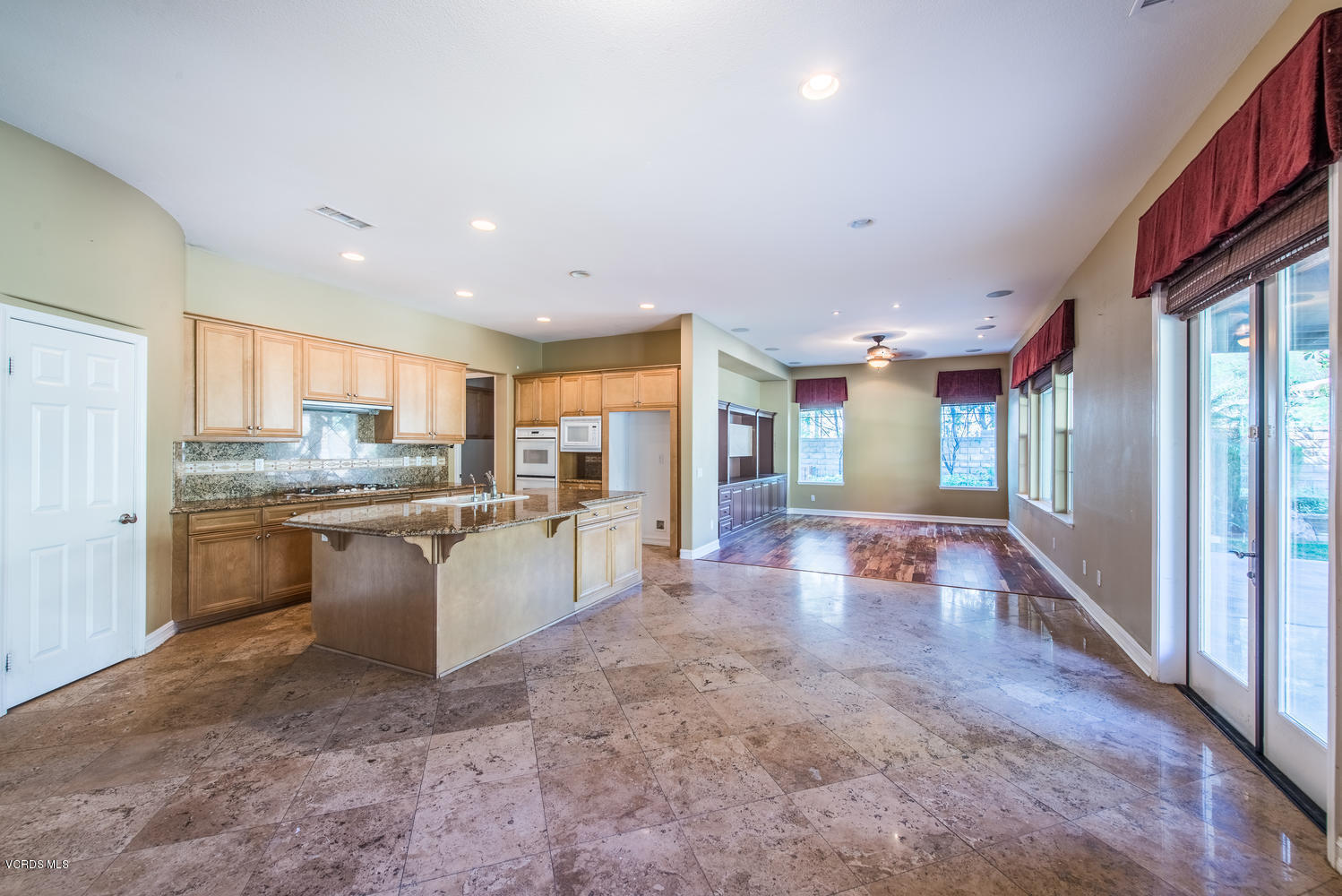 3708 Red Hawk Court Simi Valley, CA 93063 - Photo 6 of 27 Kitchen / Breakfast Area / Family Room