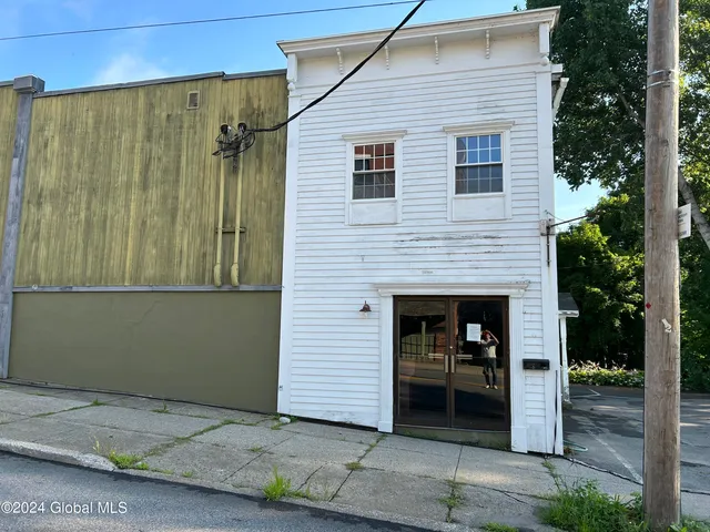 $900 | 122 Broad Street, Schuylerville, NY 12871
