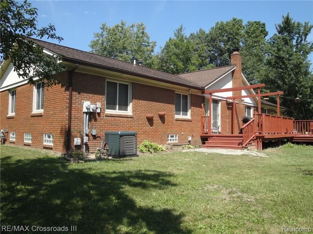 22511 Dickinson Road New Boston, MI 48164 - Photo 4 of 22 Gallery Image 4