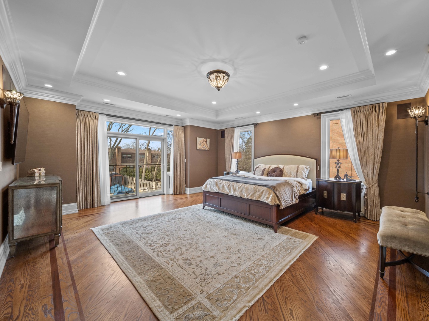 700 Greenwood Road Northbrook, IL 60062 - Photo 37 of 81 a bedroom with a large bed and a flat tv screen