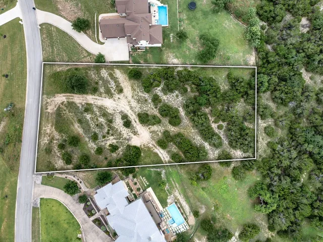 a view of a green field with lots of green space