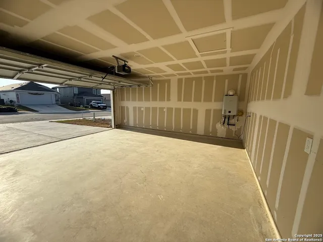 $1,445 | 204 Ottawa Way, New Braunfels, TX 78130