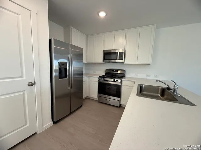 $1,445 | 204 Ottawa Way, New Braunfels, TX 78130