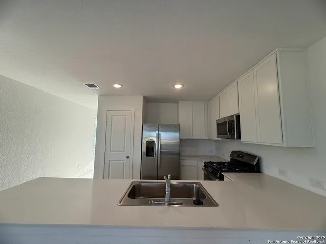 $1,445 | 204 Ottawa Way, New Braunfels, TX 78130