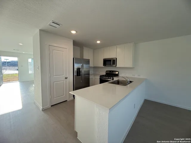 $1,445 | 204 Ottawa Way, New Braunfels, TX 78130