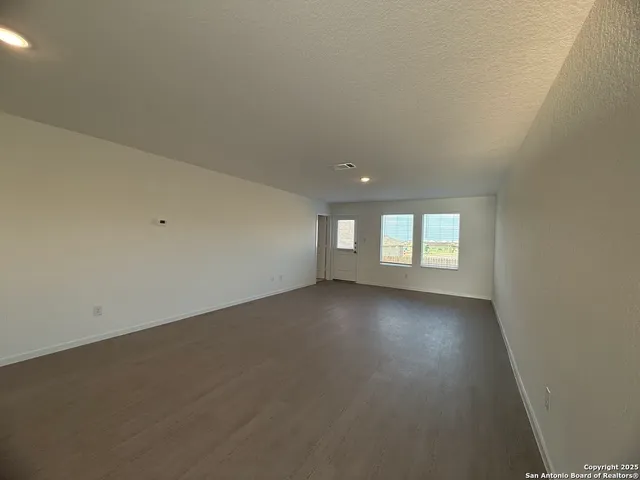 $1,445 | 204 Ottawa Way, New Braunfels, TX 78130