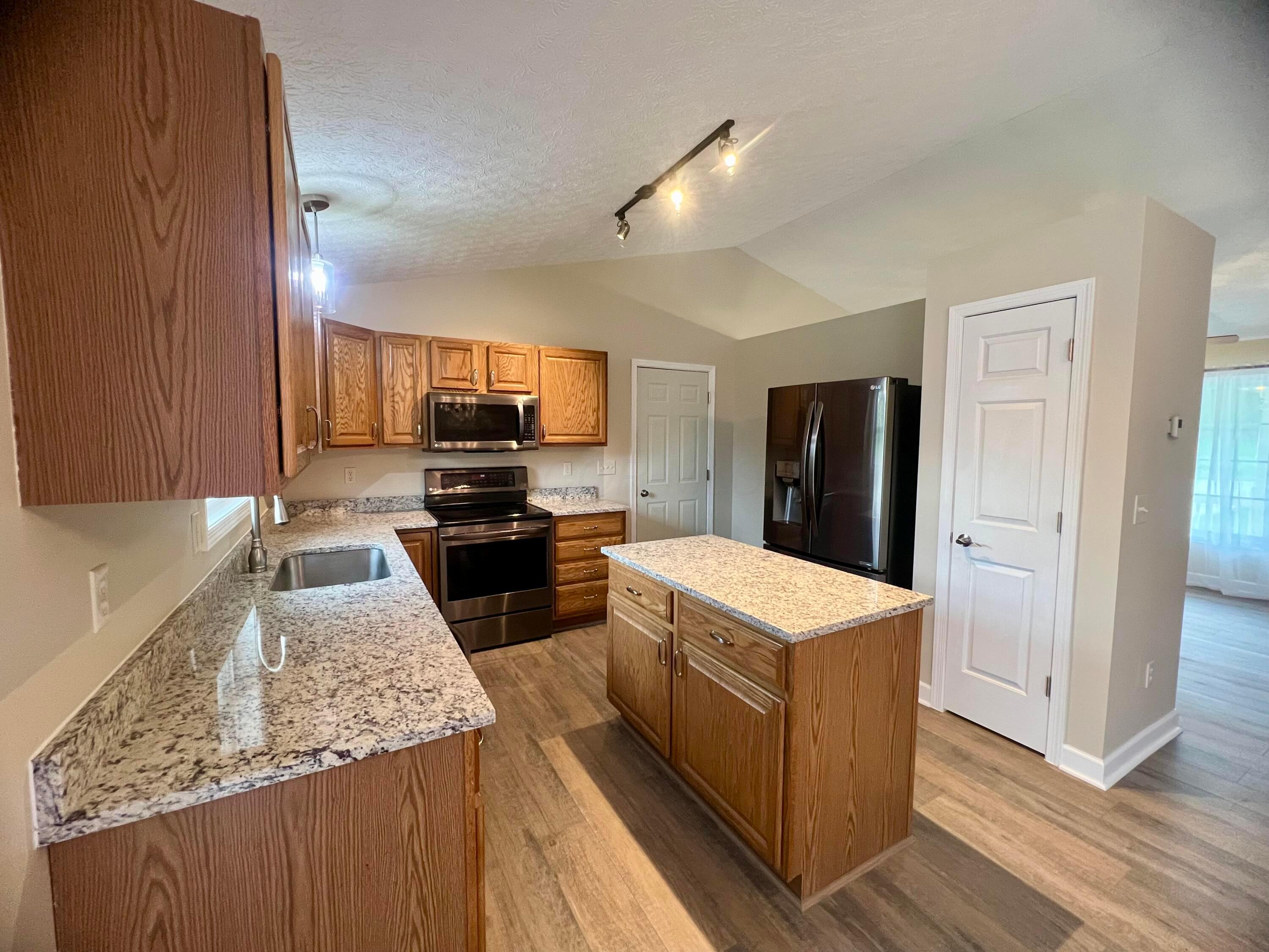 357 Carroll Eastern Road Northwest Baltimore, OH 43105 - Photo 6 of 34 New Granite Countertops